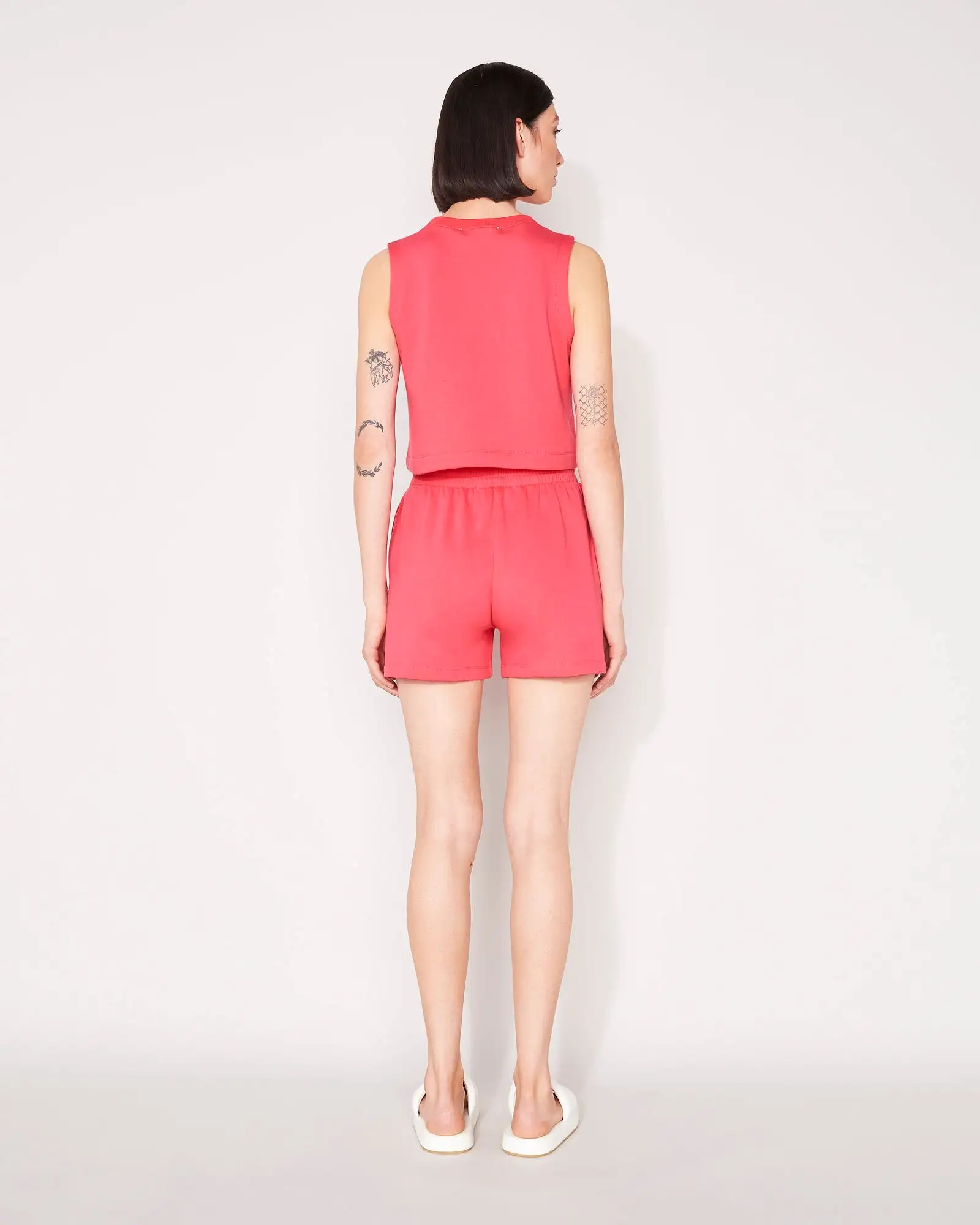 ESSENTIAL SWEAT SHORT - ROUGE RED