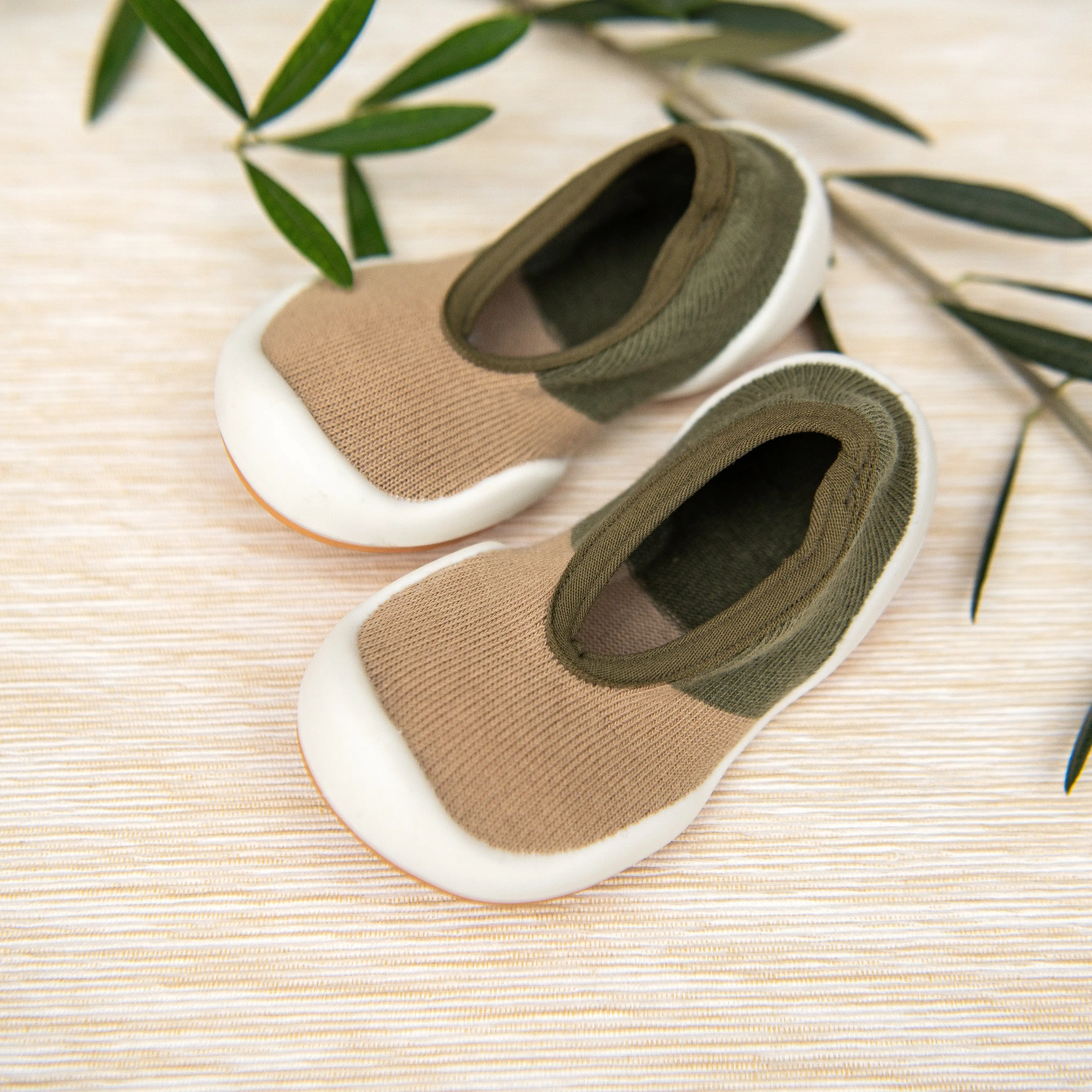 Komuello Baby Shoes - Flat-Color Block Olive